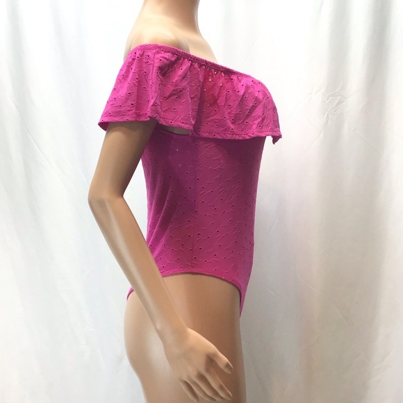 Eye Candy Juniors Pink Eyelet Off the Shoulder Bodysuit Top Size Large - Picture 4 of 8